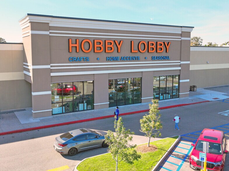 More Photos Of 2424 Manhattan Blvd, Harvey Freestanding For Lease