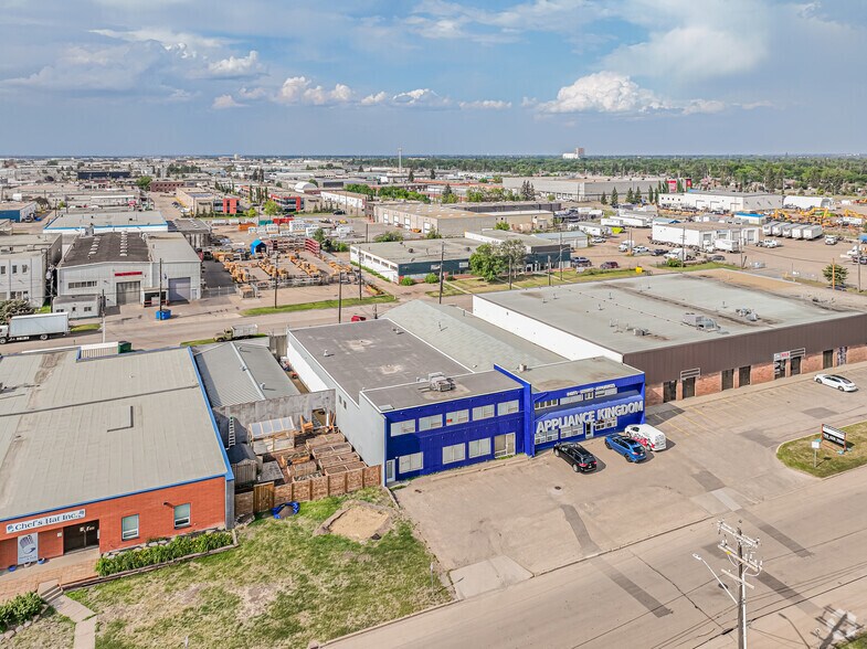 More Photos Of 14528 115th Ave NW, Edmonton Flex For Lease