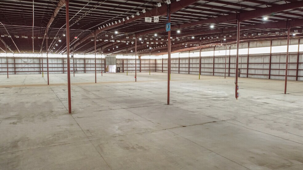 More Photos Of 8000 Ashley Rd, El Paso Distribution For Lease