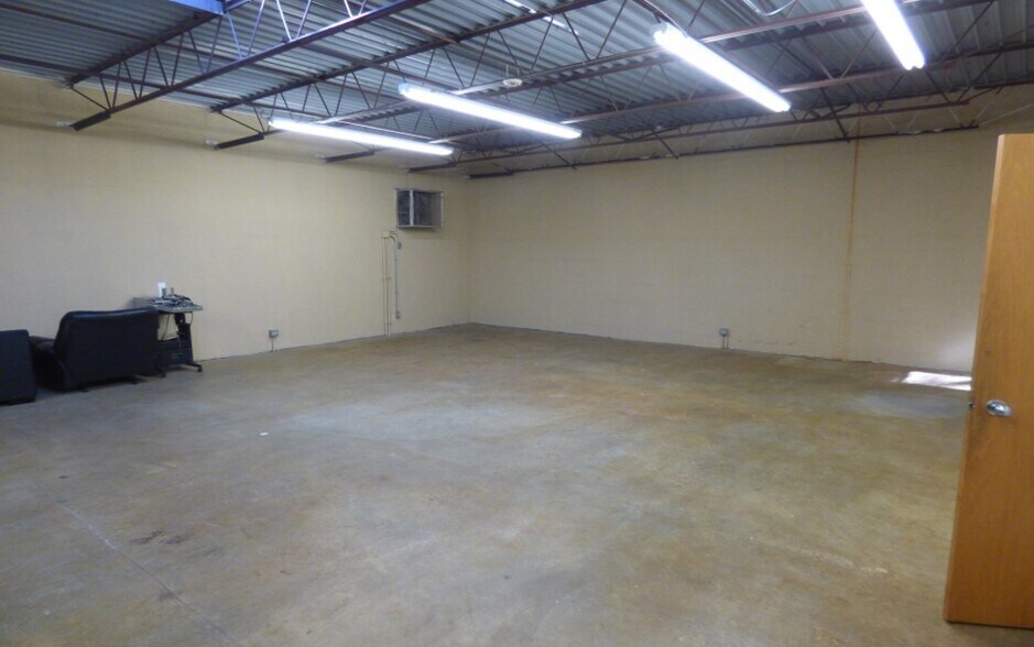 More Photos Of 27 Hollenberg Ct, Bridgeton Flex For Lease
