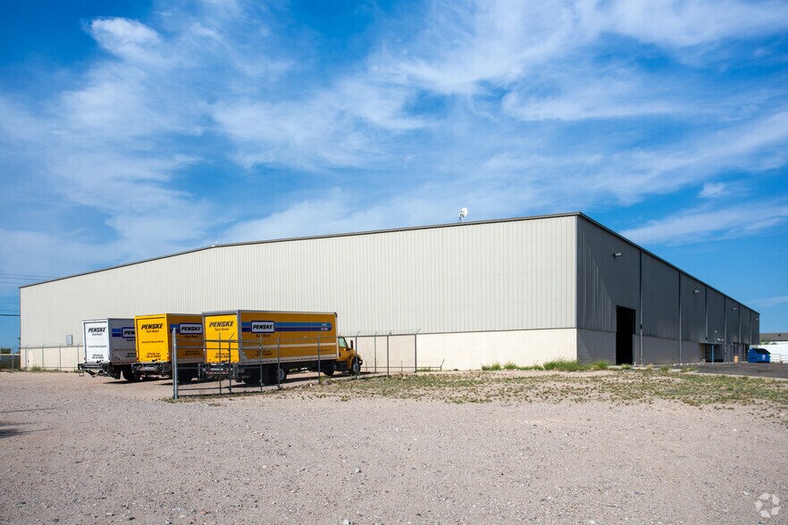 More Photos Of 6630 S Memorial Pl, Tucson Warehouse For Lease