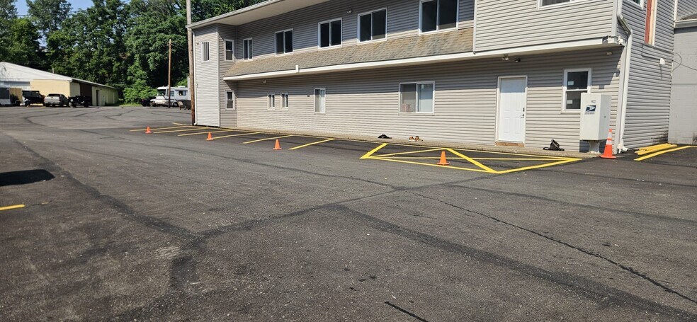 More Photos Of 400 Railroad St, Pittsburgh Warehouse For Lease