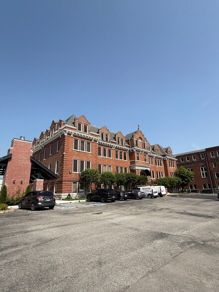 More Photos Of 2021 21st Ave S, Nashville Office Residential For Lease