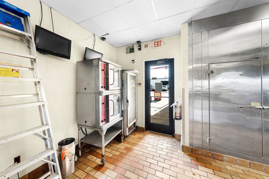 More Photos Of 1014 W Moore Ave, Terrell Restaurant For Sale