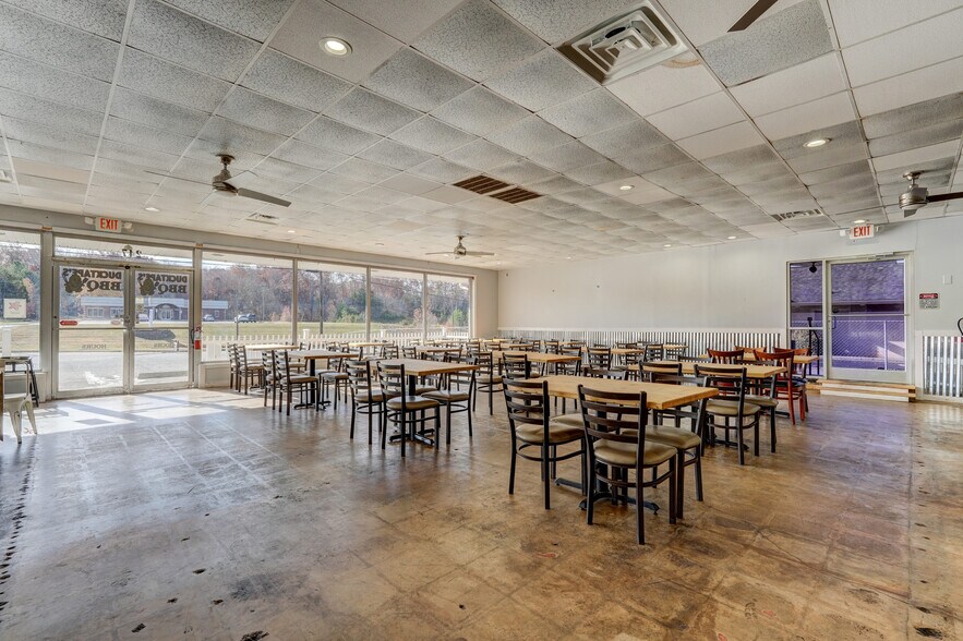 More Photos Of 247 W Kings Hwy, Eden Storefront Retail Office For Sale