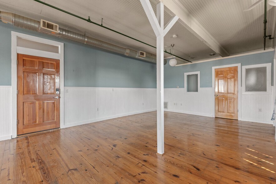 More Photos Of 116-118 N Main St, Sand Springs Storefront Retail Residential For Sale