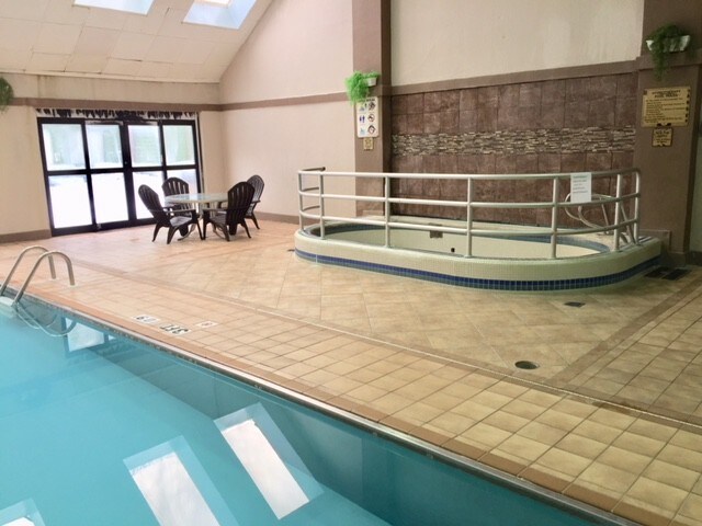 More Photos Of 340 Oyler Ave, Oak Hill Hotel For Lease