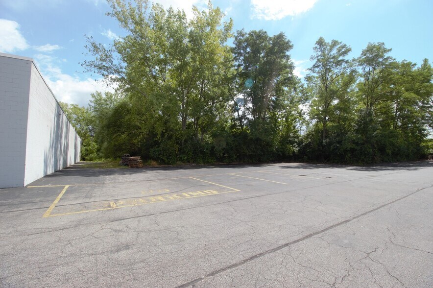 More Photos Of 2025 Brighton Henrietta Town Line Rd, Rochester Manufacturing For Lease