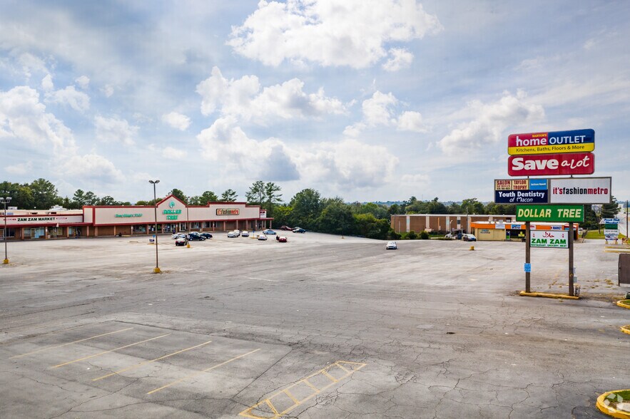 More Photos Of 1576 Eisenhower Pky, Macon-Bibb Unknown For Lease