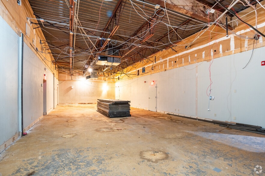 More Photos Of 1801 W Pinhook Rd, Lafayette Hotel For Sale