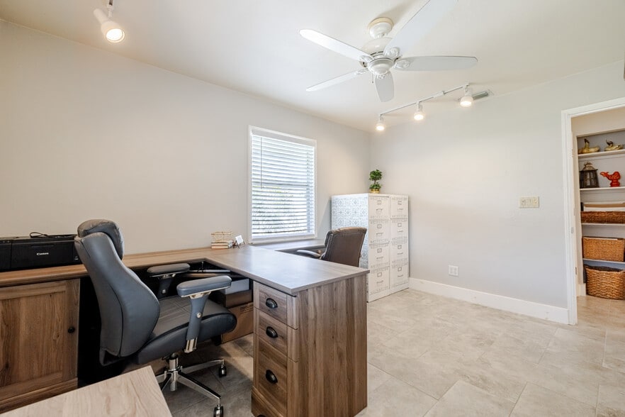More Photos Of 164 Pondella Rd, North Fort Myers Office For Sale