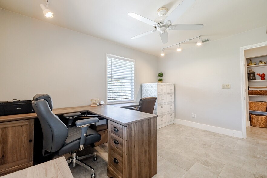 More Photos Of 164 Pondella Rd, North Fort Myers Office For Sale