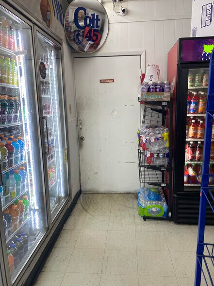 More Photos Of 3 S Parkway E, Memphis Convenience Store For Sale