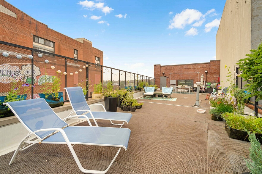 More Photos Of 251 Montrose Ave, Brooklyn Flex For Sale