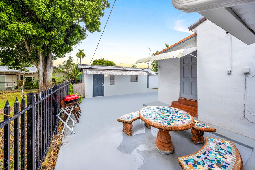 More Photos Of 943 SW 9th Ave, Miami Apartments For Sale