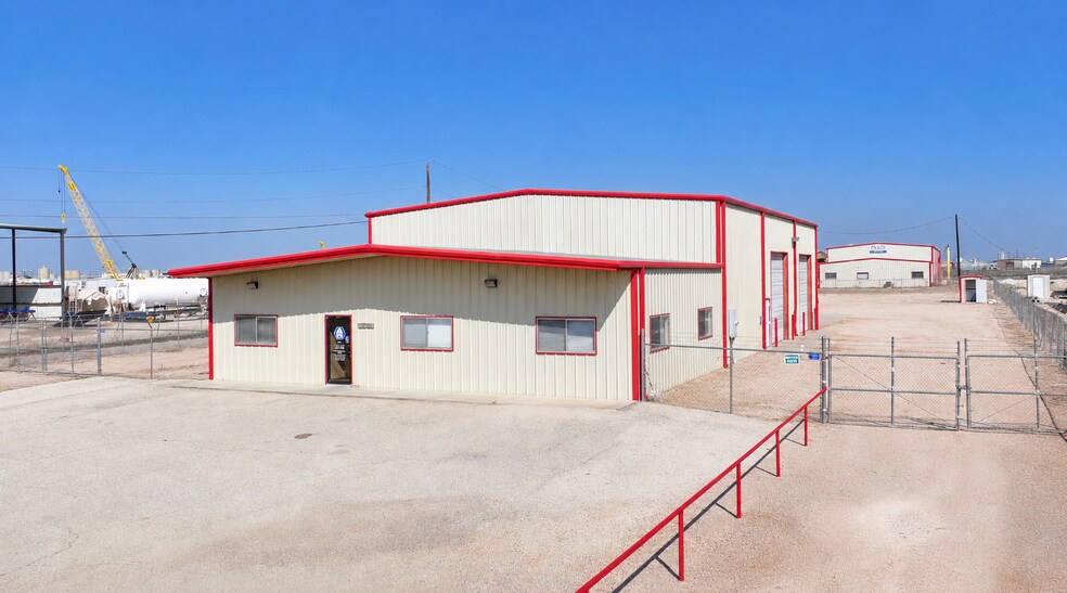 More Photos Of 12718 TX-191, Midland Warehouse For Lease