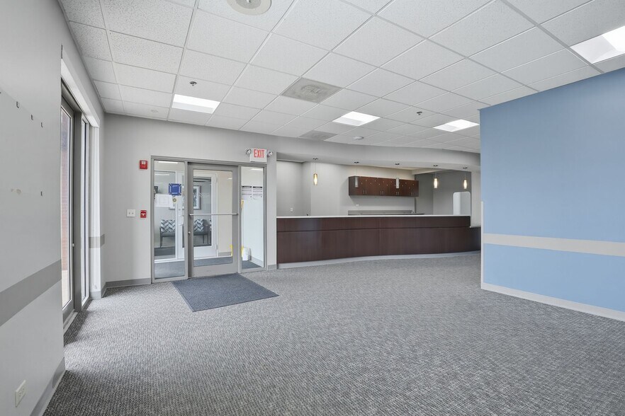 More Photos Of 390 Congress Pky, Crystal Lake Unknown For Lease