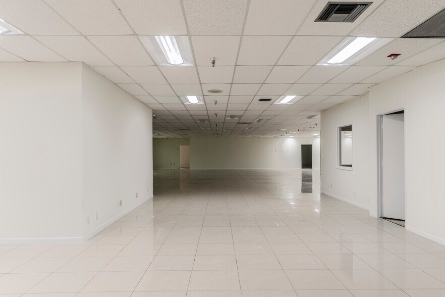 More Photos Of 5400 NW 35th Ave, Fort Lauderdale Warehouse For Lease