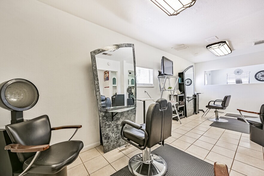 More Photos Of 5001 Luella Ave, Deer Park Office For Sale