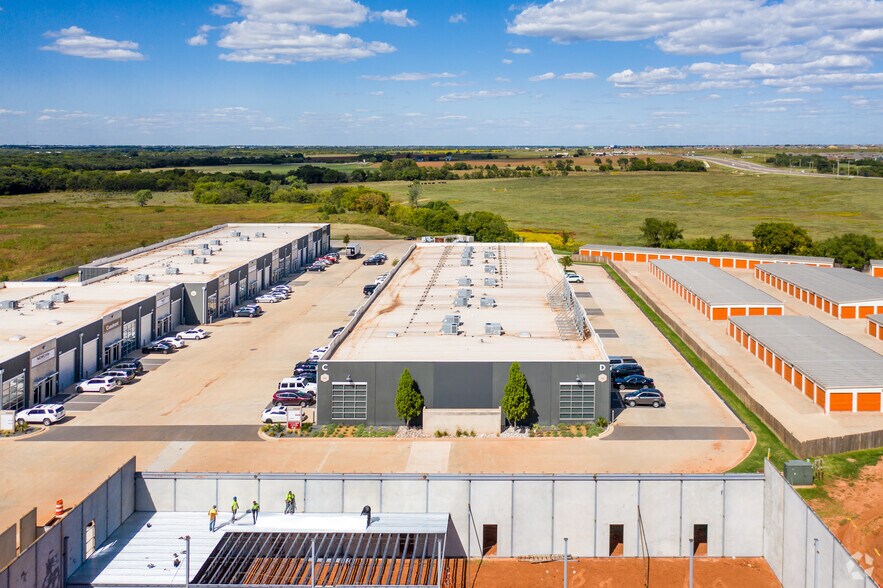 More Photos Of 3825 NW 166th St, Edmond Light Manufacturing For Lease