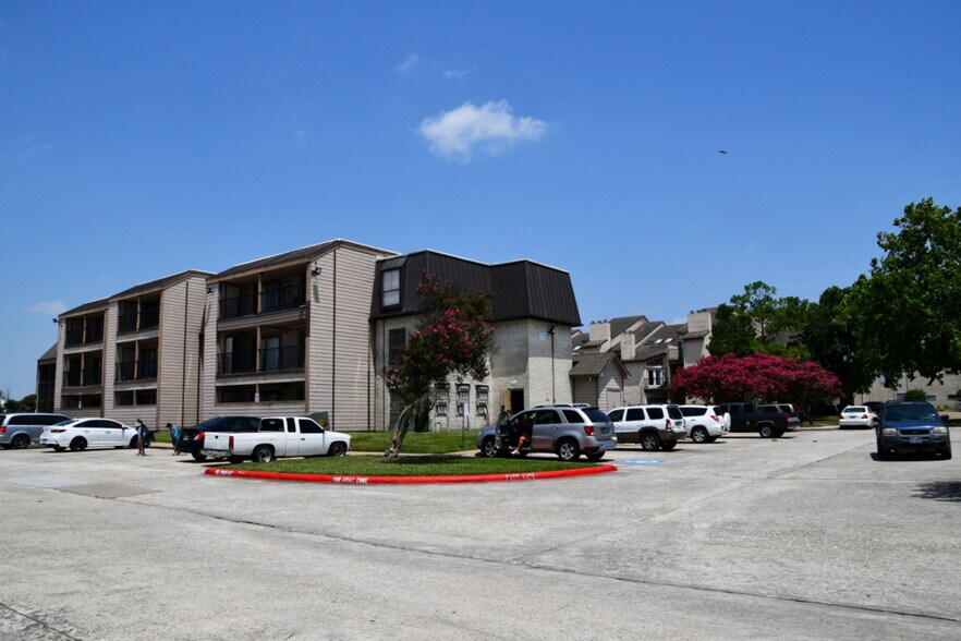 More Photos Of 206 Plaza Verde Dr, Houston Apartments For Sale