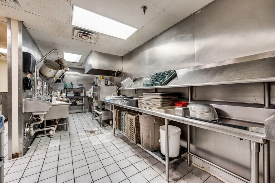 More Photos Of 5812 N Interstate 35, Denton Restaurant For Lease