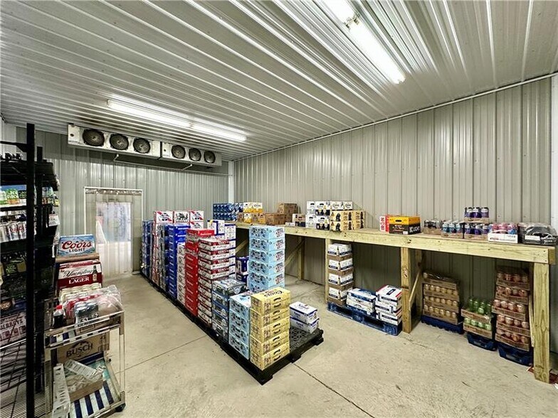 More Photos Of 1814 W State St, New Castle Convenience Store For Sale