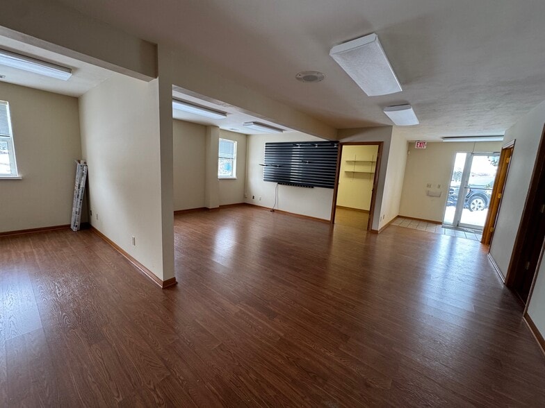 More Photos Of 1606 Commerce Dr, Sun Prairie Flex For Lease