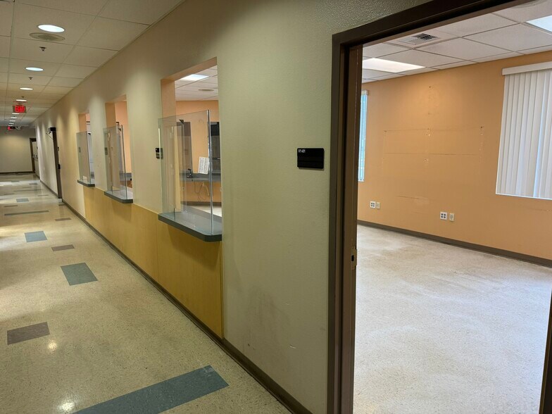 More Photos Of 4237 S Pipkin Rd, Lakeland Medical For Sale