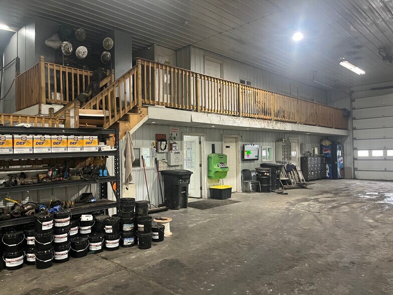 More Photos Of 2807 W Chestnut St, Washington Industrial For Lease