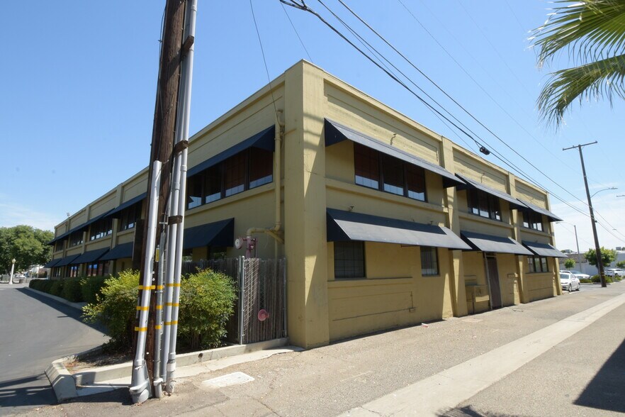 More Photos Of 425 W 7th St, Hanford Office For Sale