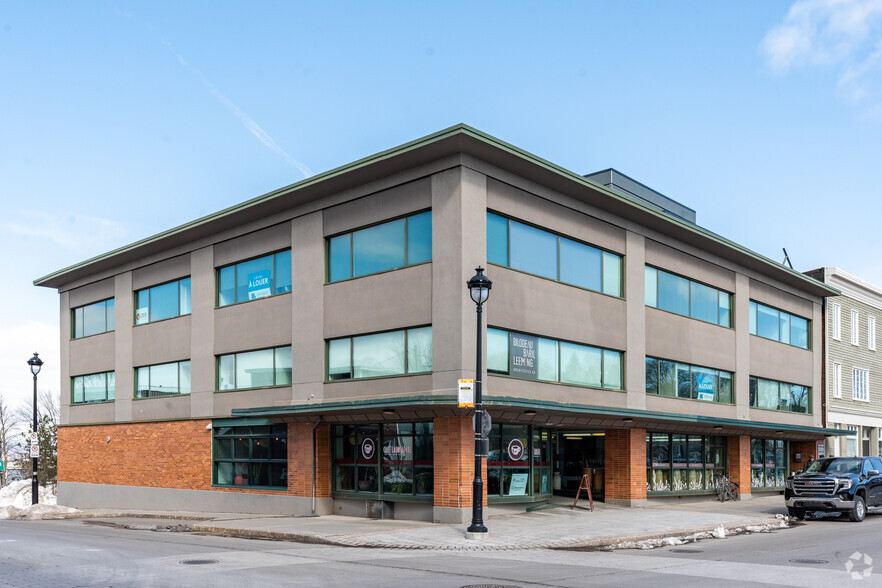 Primary Photo Of 5731 Rue Saint-Louis, Lévis General Retail For Lease