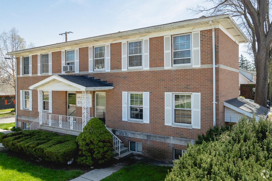 Primary Photo Of 224 E Wooster St, Bowling Green Office For Lease