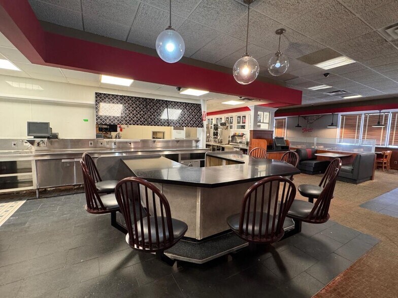 More Photos Of 1830 Columbus Ave, Washington Court House Restaurant For Sale