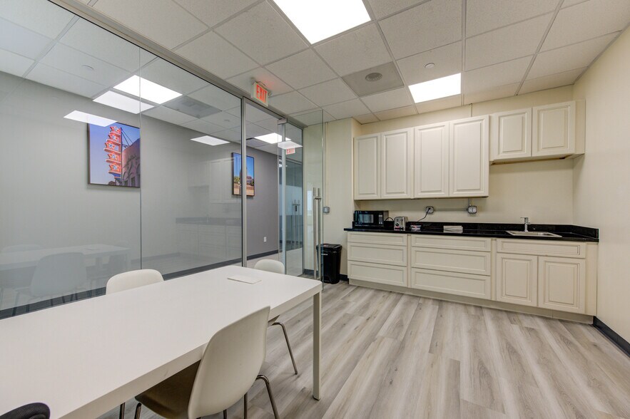 More Photos Of 9999 Bellaire Blvd, Houston Medical For Lease