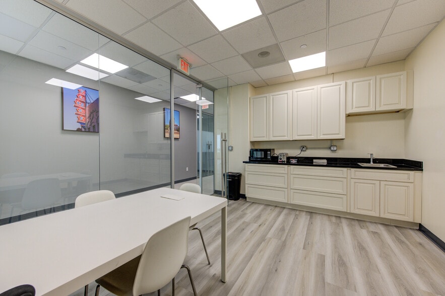 More Photos Of 9999 Bellaire Blvd, Houston Medical For Lease