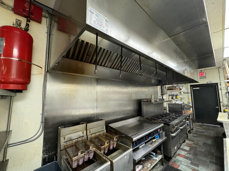 More Photos Of 785-819 Williams St, Longmeadow Storefront For Lease