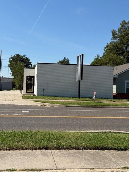 Primary Photo Of 210 N Flood Ave, Norman Office For Lease