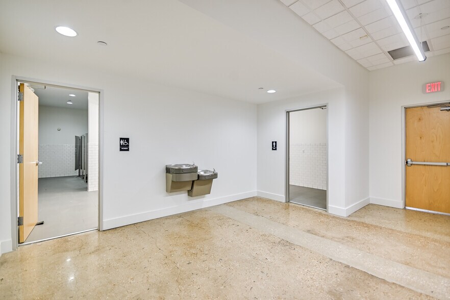 More Photos Of 10420 Metric Blvd, Austin Warehouse For Lease