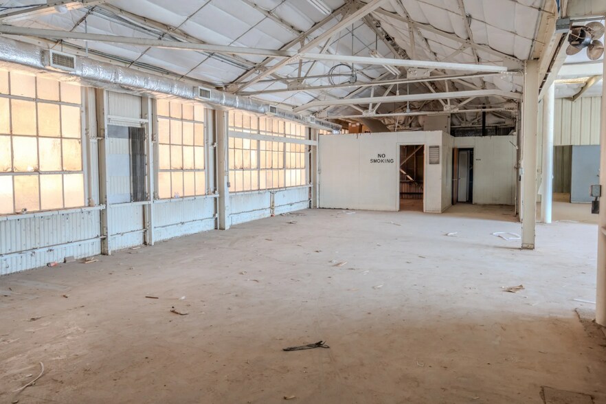 More Photos Of 6941 Commerce Ave, El Paso Warehouse For Sale