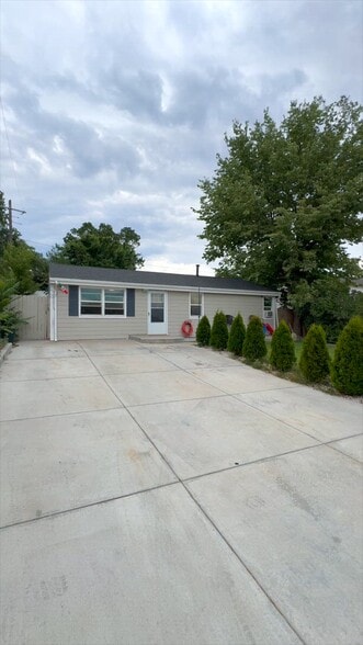 Primary Photo Of 2940 W 54th Ave, Denver Flex For Sale