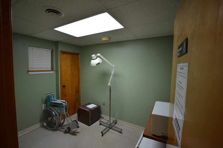 More Photos Of 7836 Oakwood Rd, Glen Burnie Office For Sale