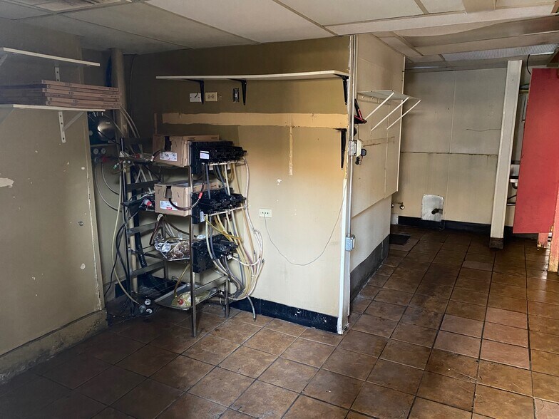 More Photos Of 2825 N Lincoln Ave, Chicago Storefront Retail Residential For Sale