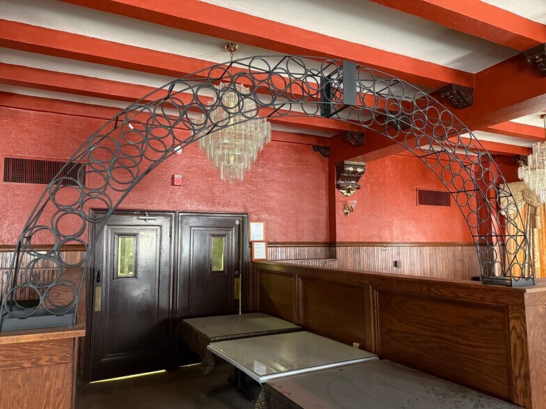 More Photos Of 12 E Main St, Chanute Hotel For Sale