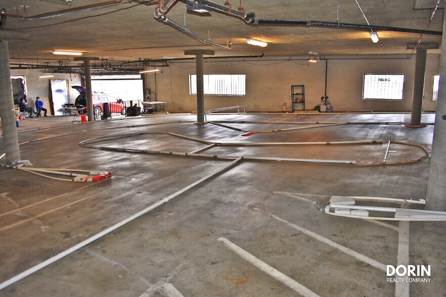 More Photos Of 16214-16300 Lindbergh Street, Van Nuys Manufacturing For Sale