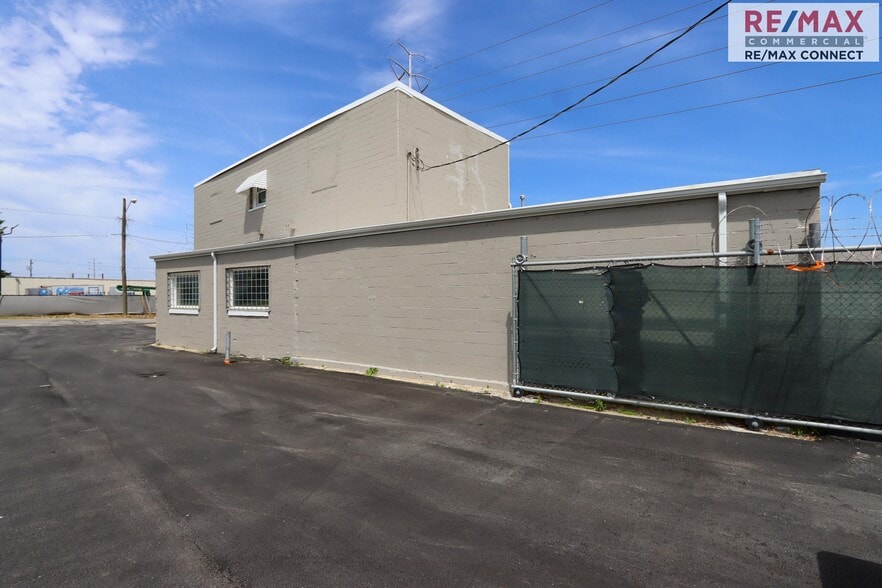 More Photos Of 2850 Cromwell Rd, Norfolk Warehouse For Sale