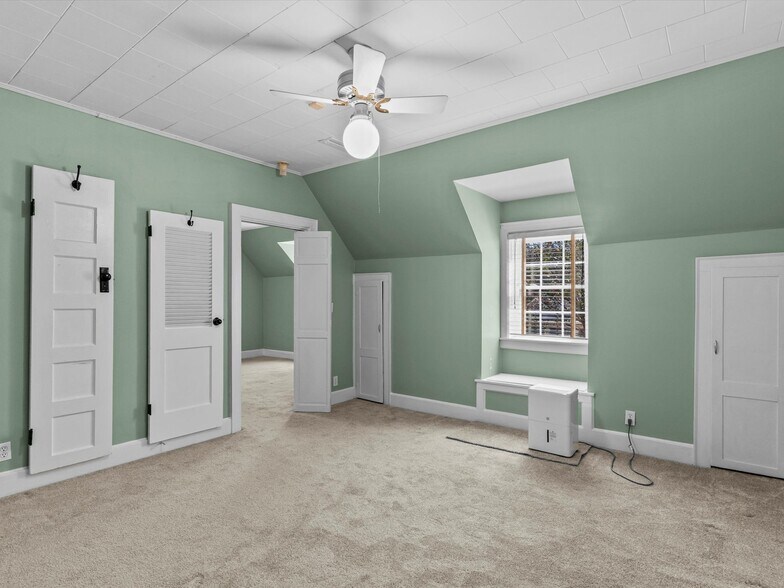 More Photos Of 302 W College St, Enterprise Flex For Sale