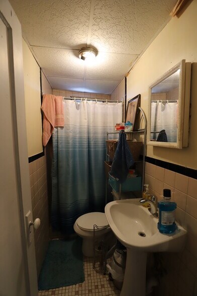 More Photos Of 121-123 Roseville Ave, Newark Apartments For Sale