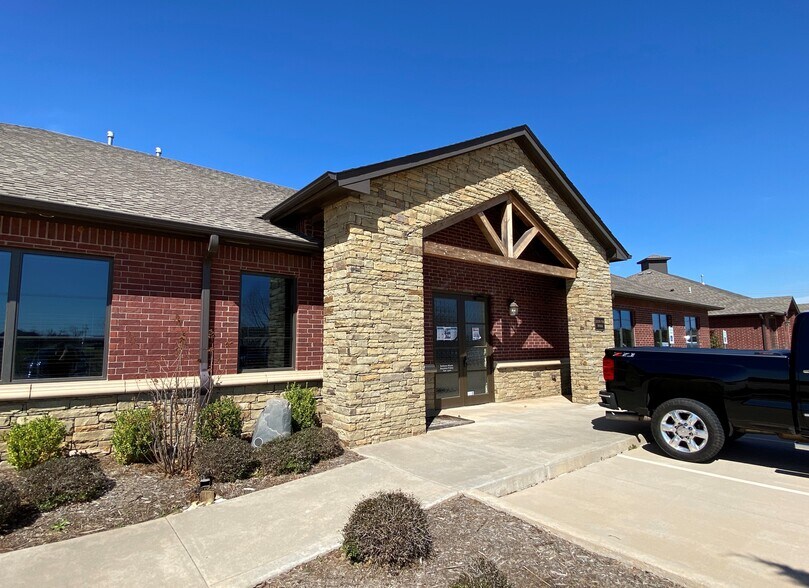 More Photos Of 2220 NW 164th St, Edmond Office For Sale