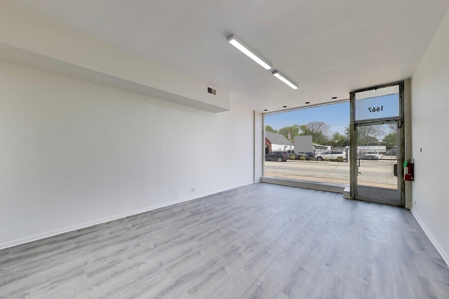 More Photos Of 1667-1675 Oakton St, Des Plaines Storefront For Sale